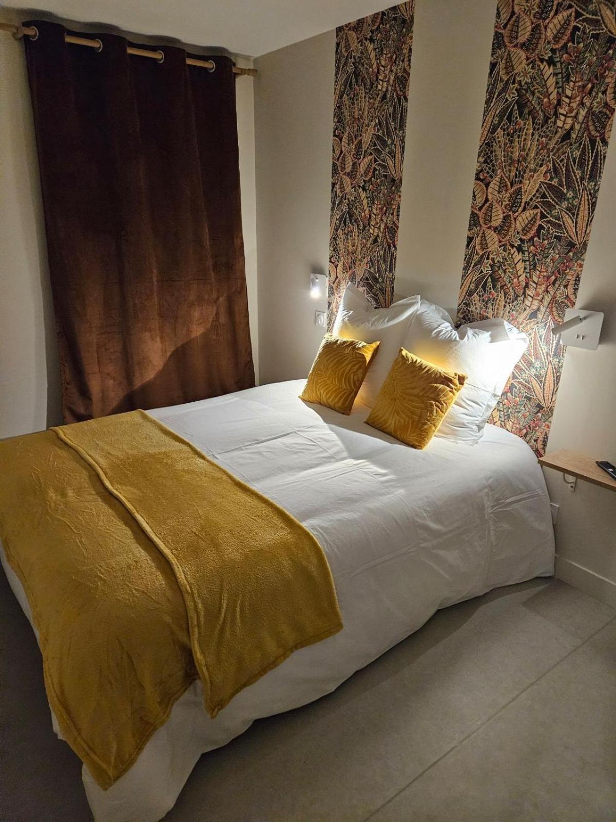 Auberge Du Prieure Saint-Angel  外观 照片